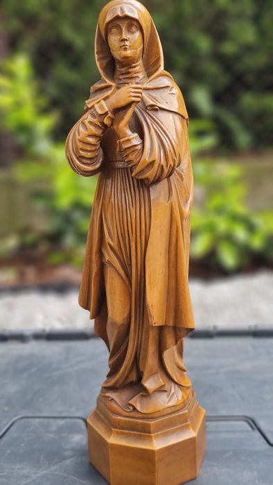 Matka Boska  drewniana piękna figura