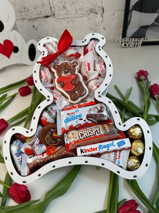 Солодкий бокс  з солодощами та мильними трояндами — ніжний подарунок