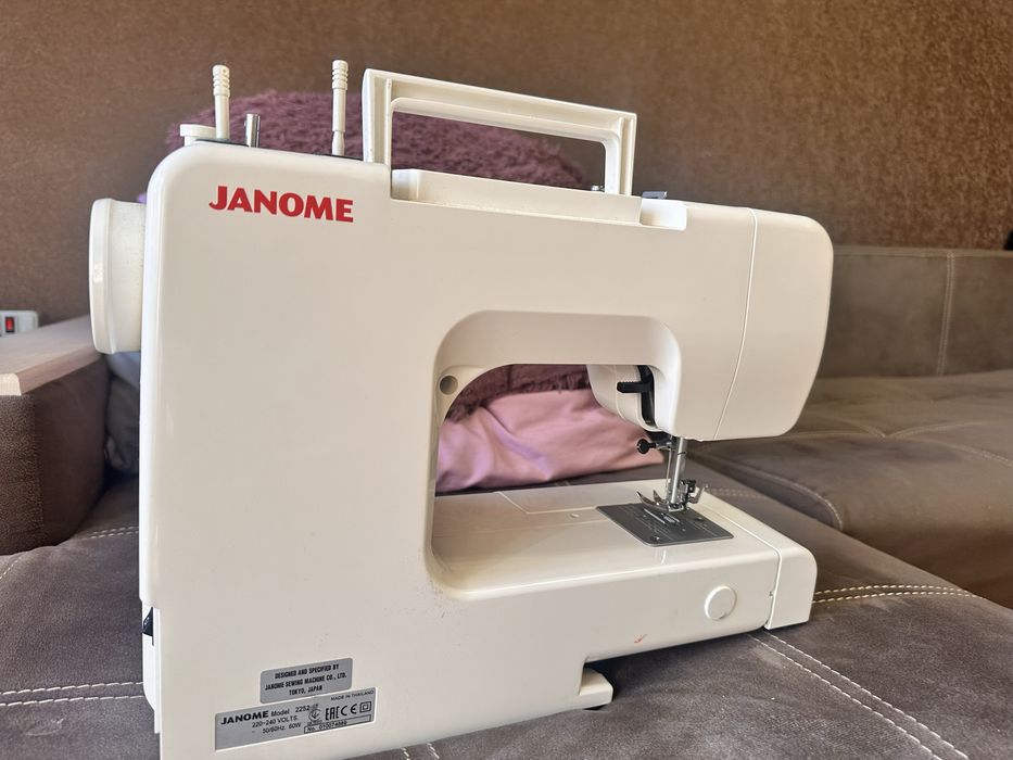 Продам швейшу машинку Janome 2252