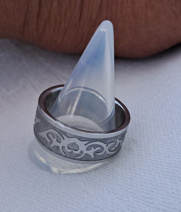 Anel Masculino / Unissexo em Aço Cirúrgico Inox - Gravado a Laser (2,2 cm)