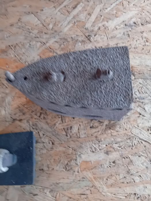 Stare żeliwne żelazko na duszę