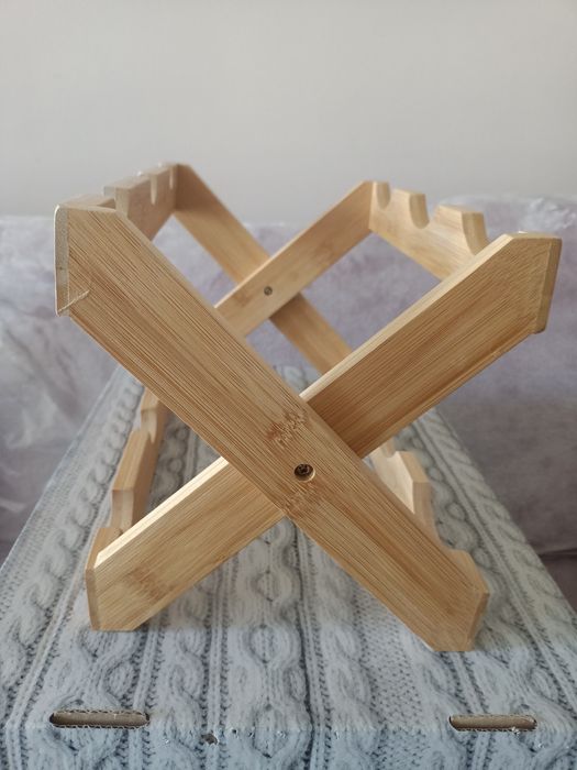 Stojak na butelki drewniany