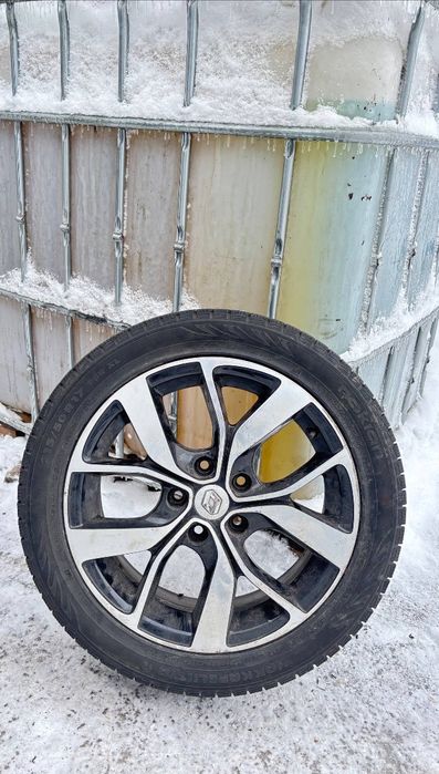 Комплект оригинальных колес на Рено Меган R17 215/50 nokian