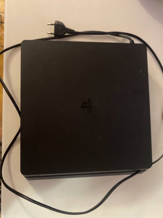 Приставка PlayStation 4 Slim