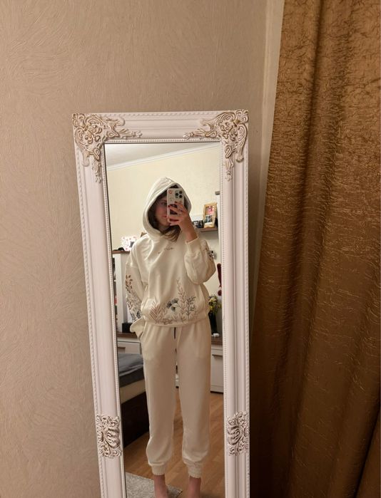 Костюм жіночий білий