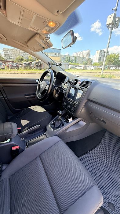 Продаж Volkswagen Golf 2009