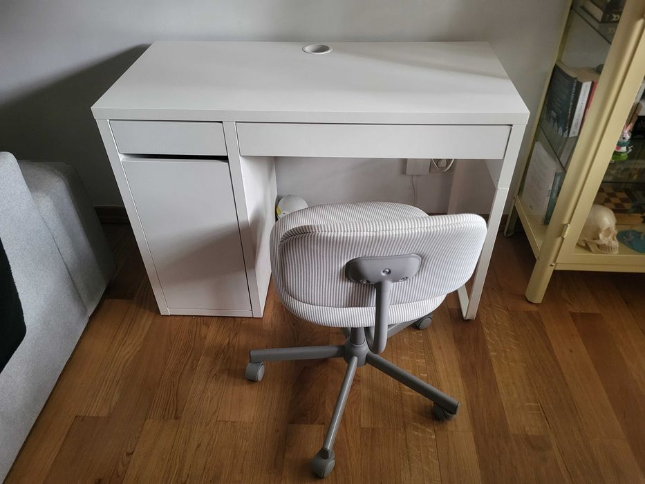 Conjunto secretária e cadeira