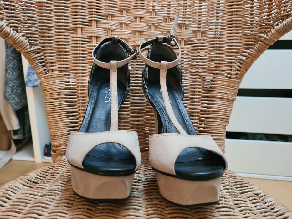 Sandálias altas bege 36