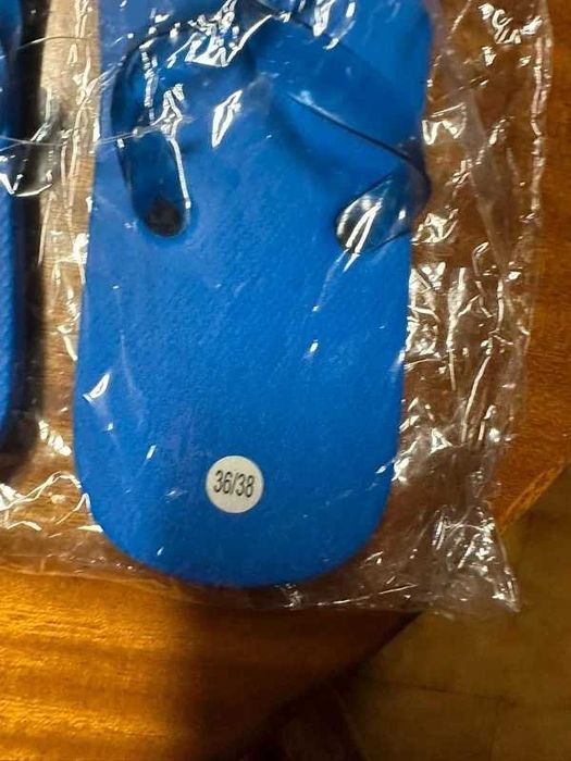 Chinelos de enfiar no dedo, azuis, novos, tamanho 36/38