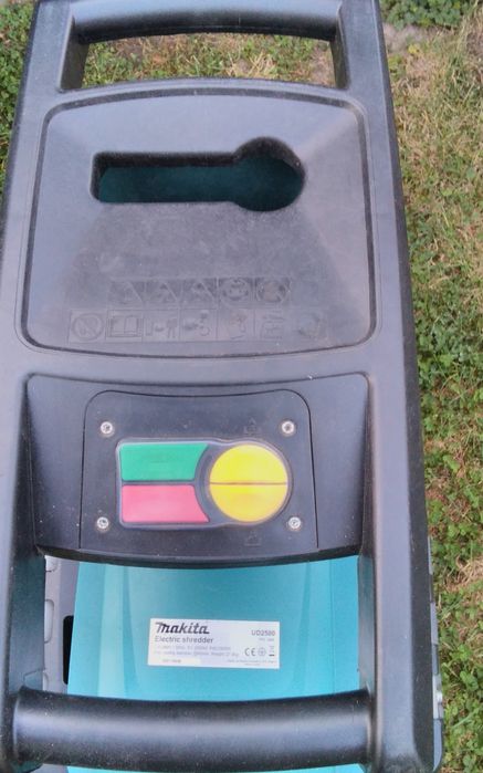 Садовий подрібнювач гілок Makita UD2500