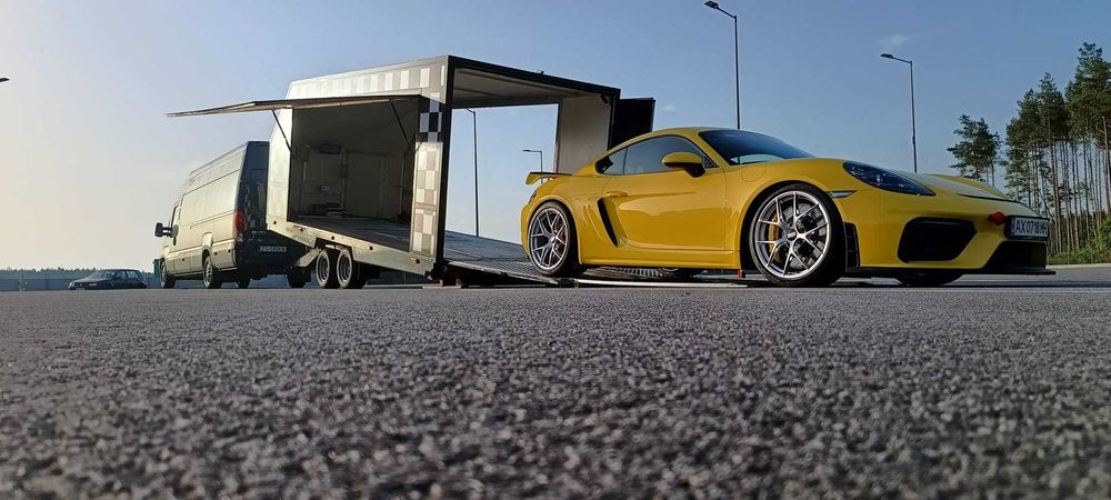 Transport Krytą/Zamykaną Lawetą Aut Sportowych i Zabytkowych