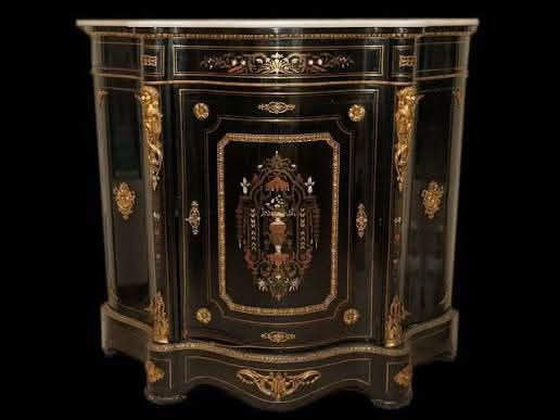 Mobiliário antigo para recolha, recheios e outros.