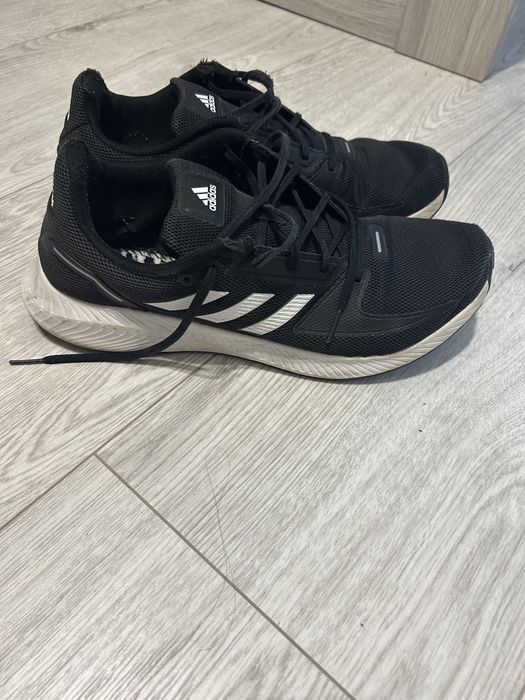 Продам кросівки adidas