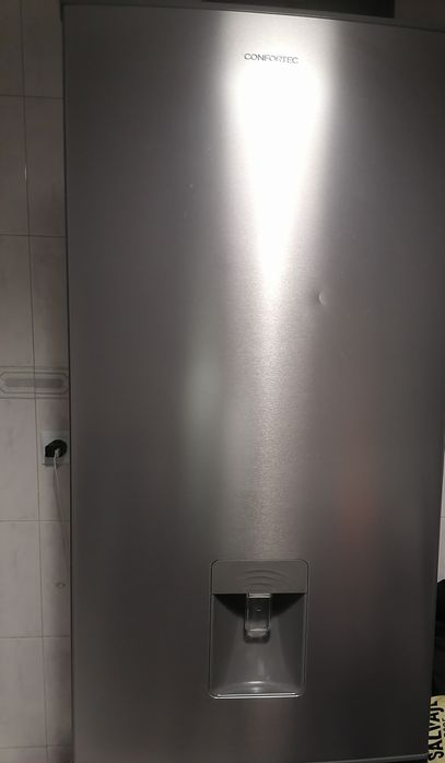 Frigorífico combinado com dispensador de Água