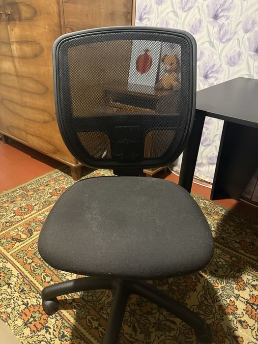 Офісне крісло (чорне)