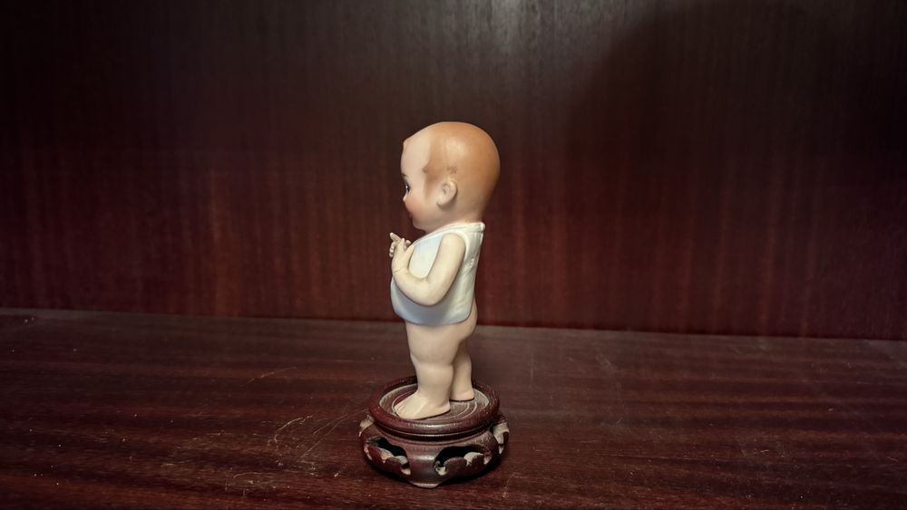 Boneca porcelana “Baby Bud” alemã
