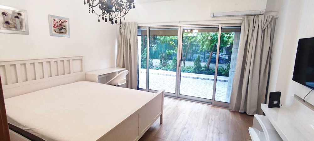 Um fantástico quarto na 147 m² duplex localizado na Parques das Nações