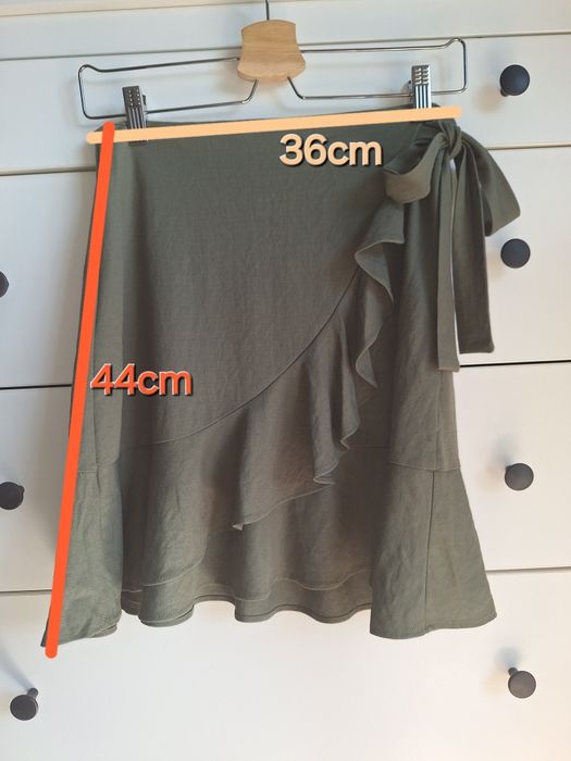 Spódnica mini z kokardą i falbanami Reserved 36 S