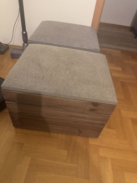 Dwie pufy skrzynia z siedziskiem