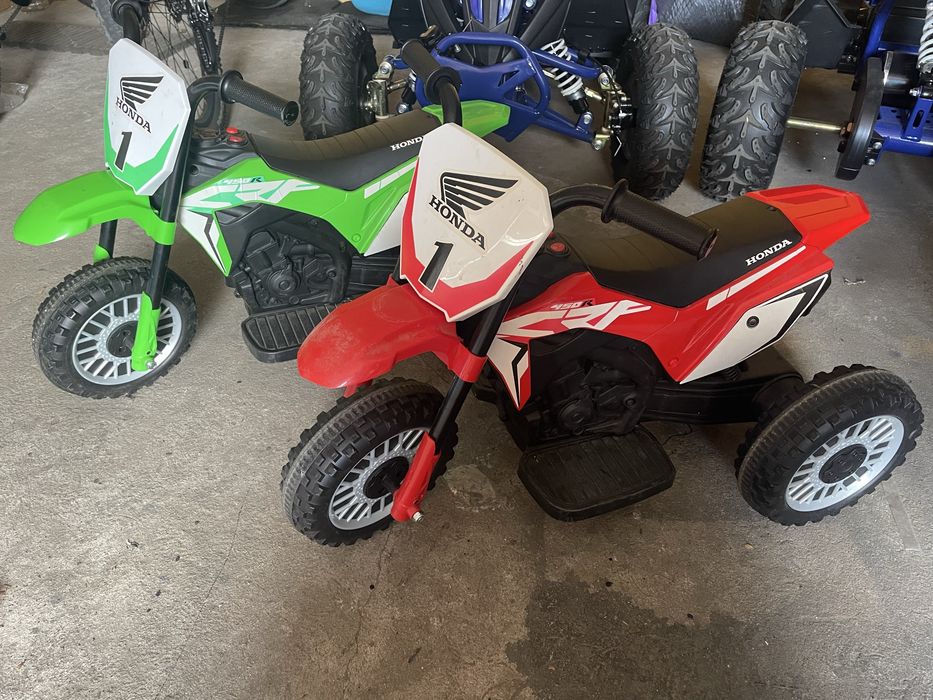 Motorek elektryczny honda trójkołowiec