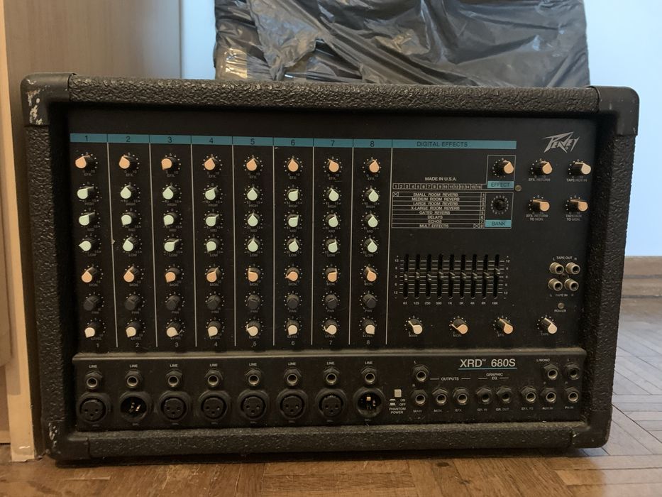 Mesa de som amplificada Peavey XRD 680S