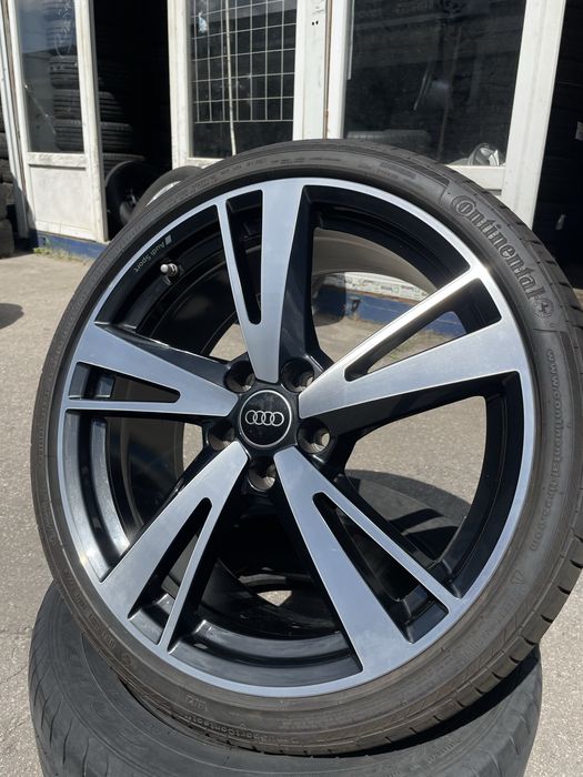 Продам комплект оригинальных дисков Audi