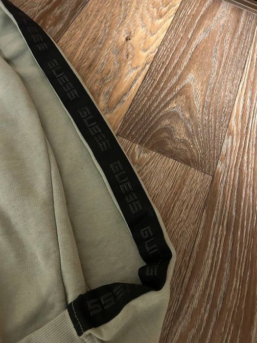 Продам світшот Guess