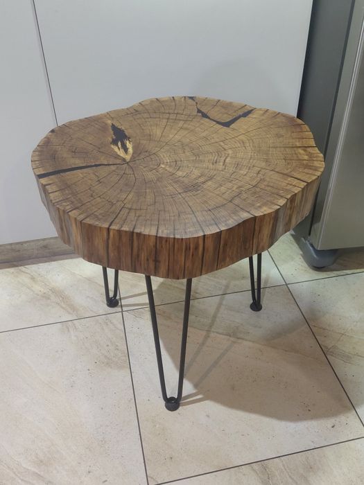 Stolik kawowy dębowy z żywicą epoksydową