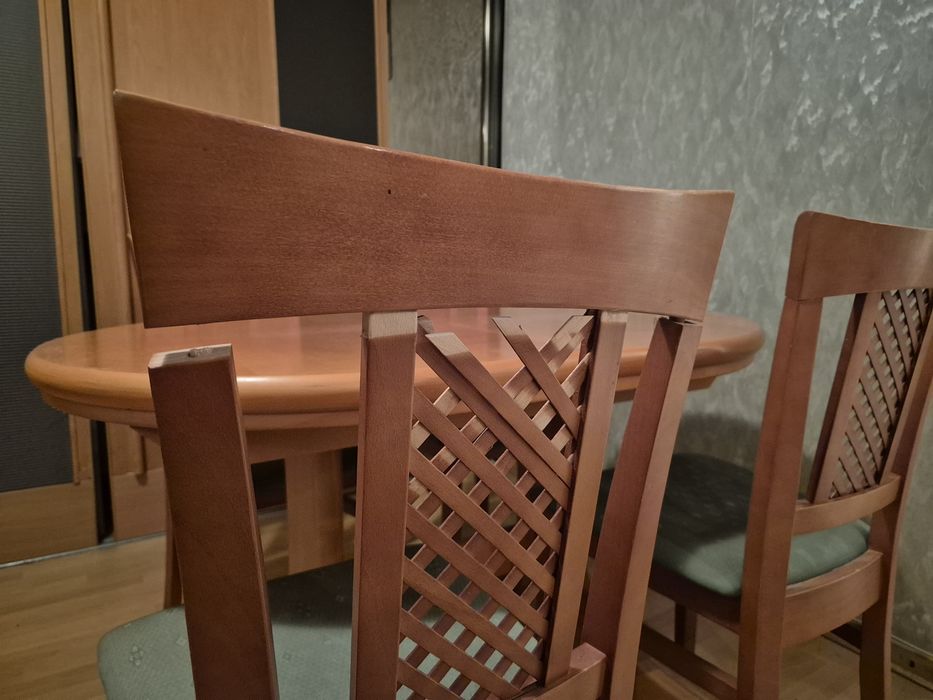 Stół drewniany + 4 krzesła, rozkładany
