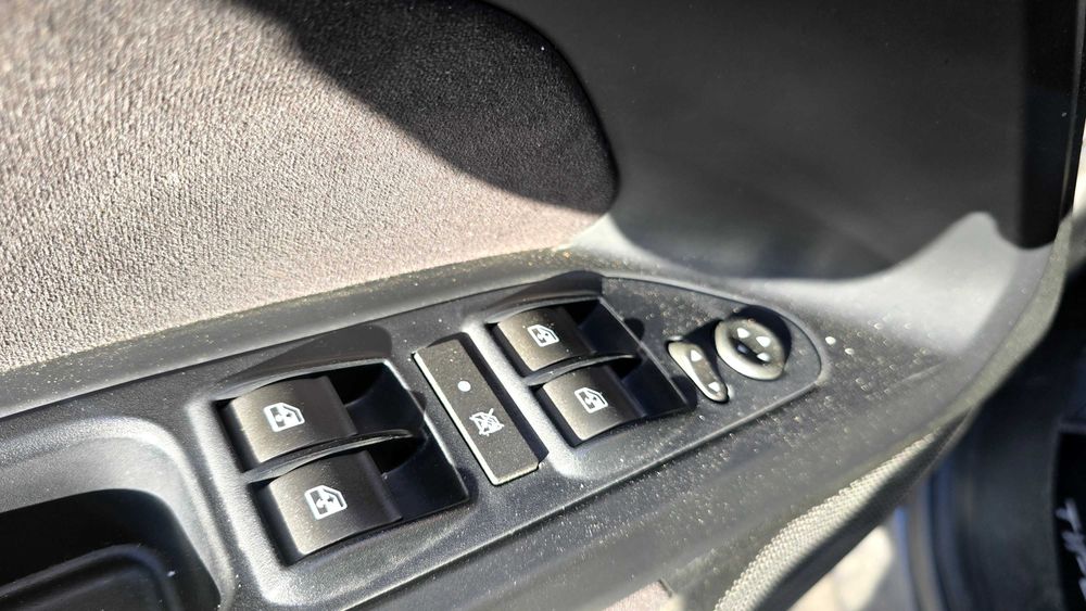Carro novo e familiar