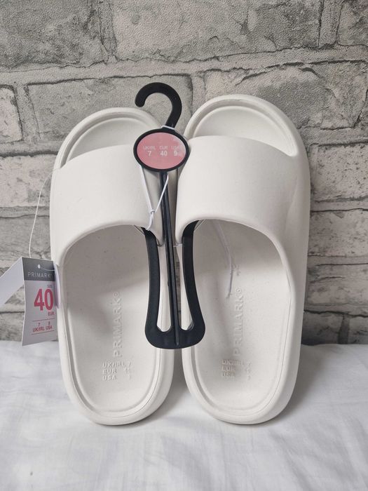 Białe klapki na basen na grubej podeszwie PRIMARK