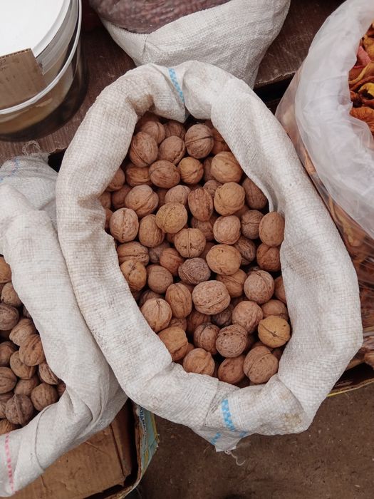 Продам горіхи грецькі.
