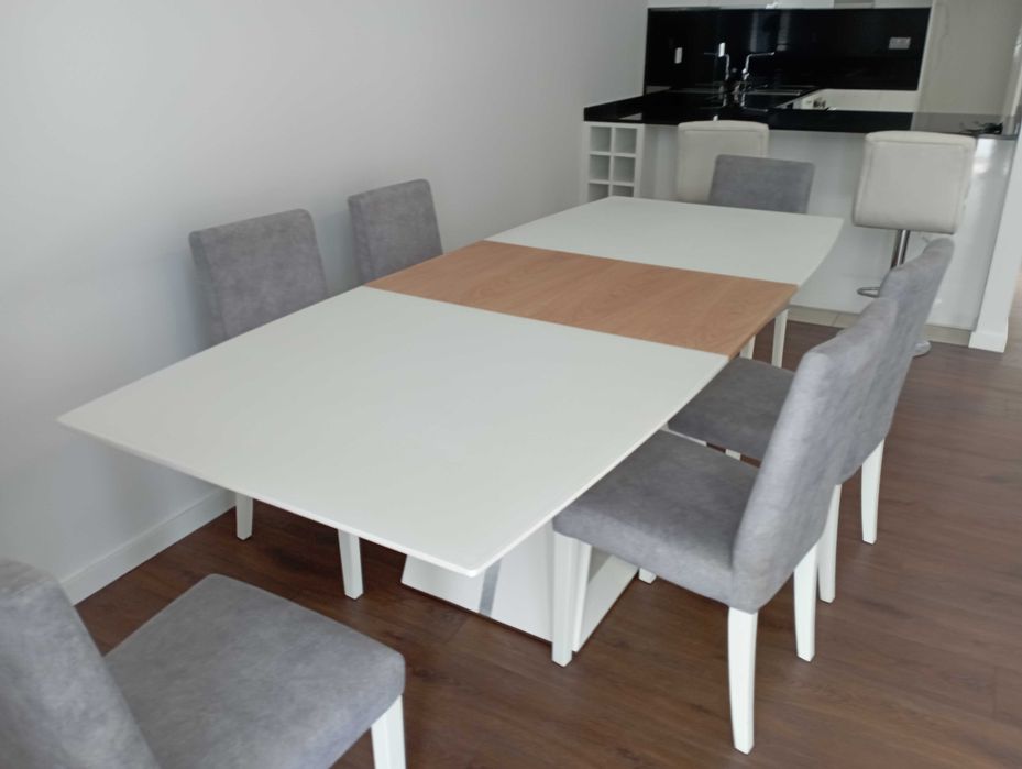 Vendo Mesa de sala e cadeiras