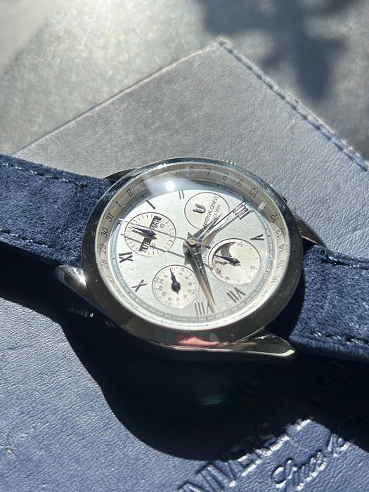 Piękny zegarek vintage - Universal Geneve Okeanos z fazami księżyca