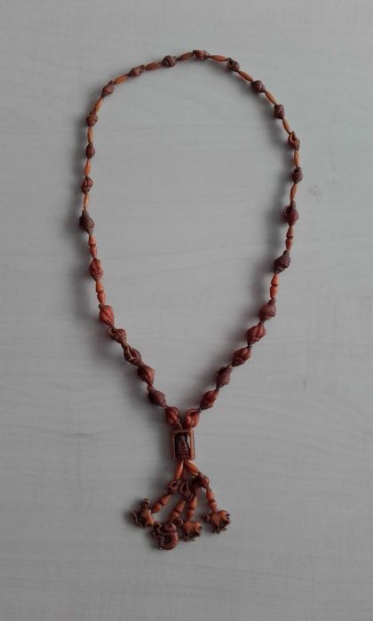 Naszyjnik wykonany w Indiach