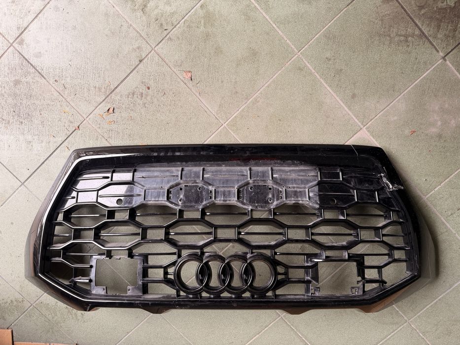 AUDI RSQ8 - grill przedni