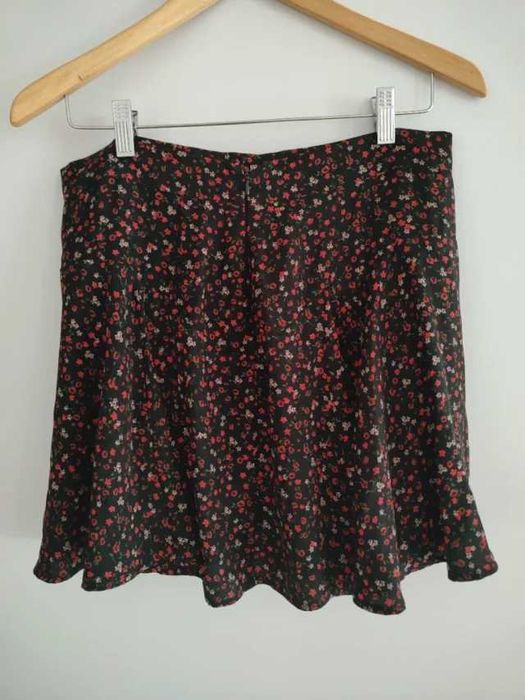Mini Saia Floral de Cintura Alta Evasê / Rodada