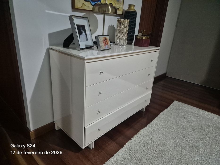 Mobília de quarto em bom estado