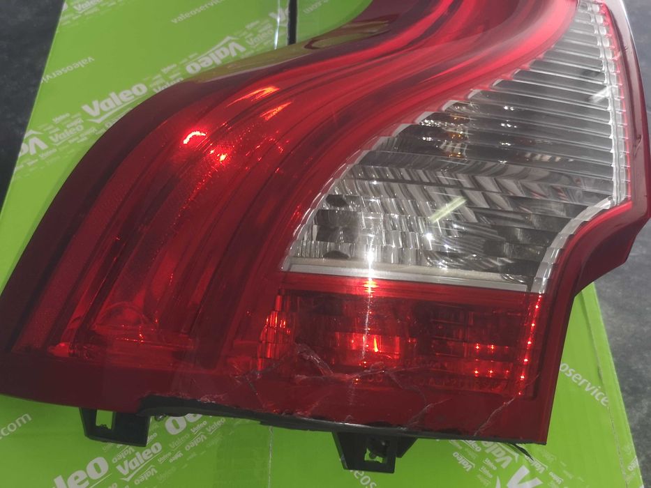 Farol trazeiro esquerdo xc60