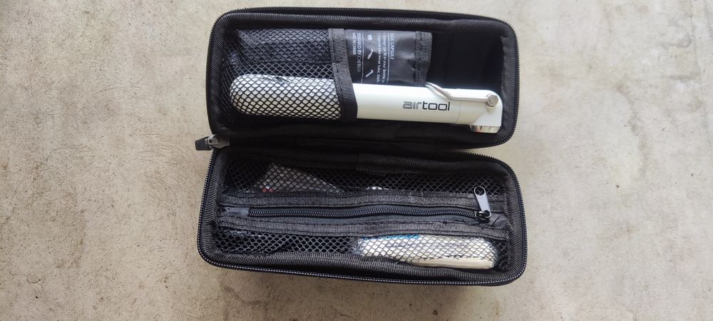 Porta ferramentas e bomba bicicleta