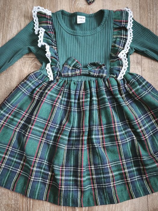 Sukieneczka piękna z długim rękawem