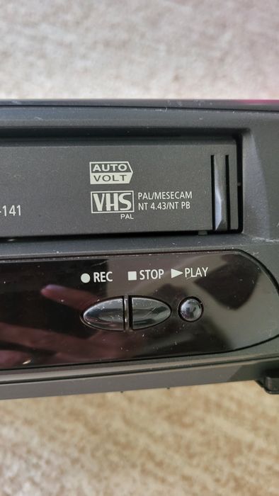 Продам видеомагнитофон SAMSUNG   SVR 141