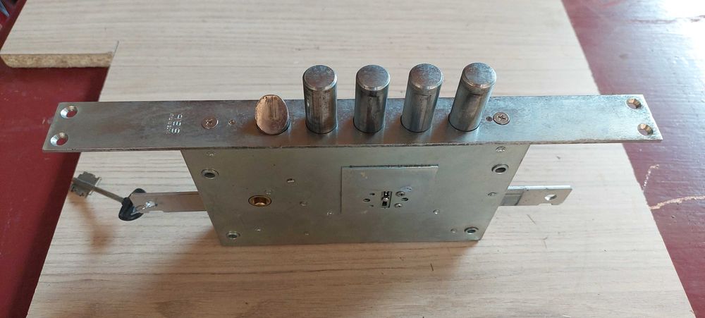 Zamek wpuszczany S.A.B.  Made in Italy
