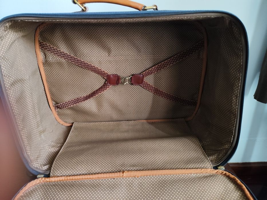 Mala de viagem em bom estado
