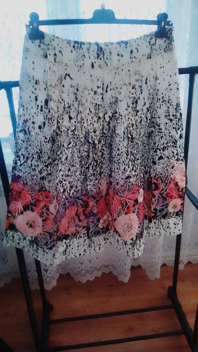 spódnica biala  w kwiatki