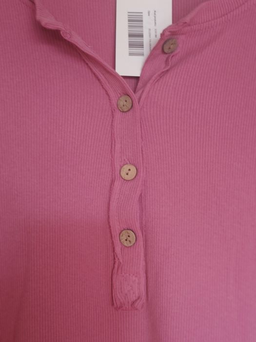 Piękna nowa bawełniana koszulka t-shirt w prążki