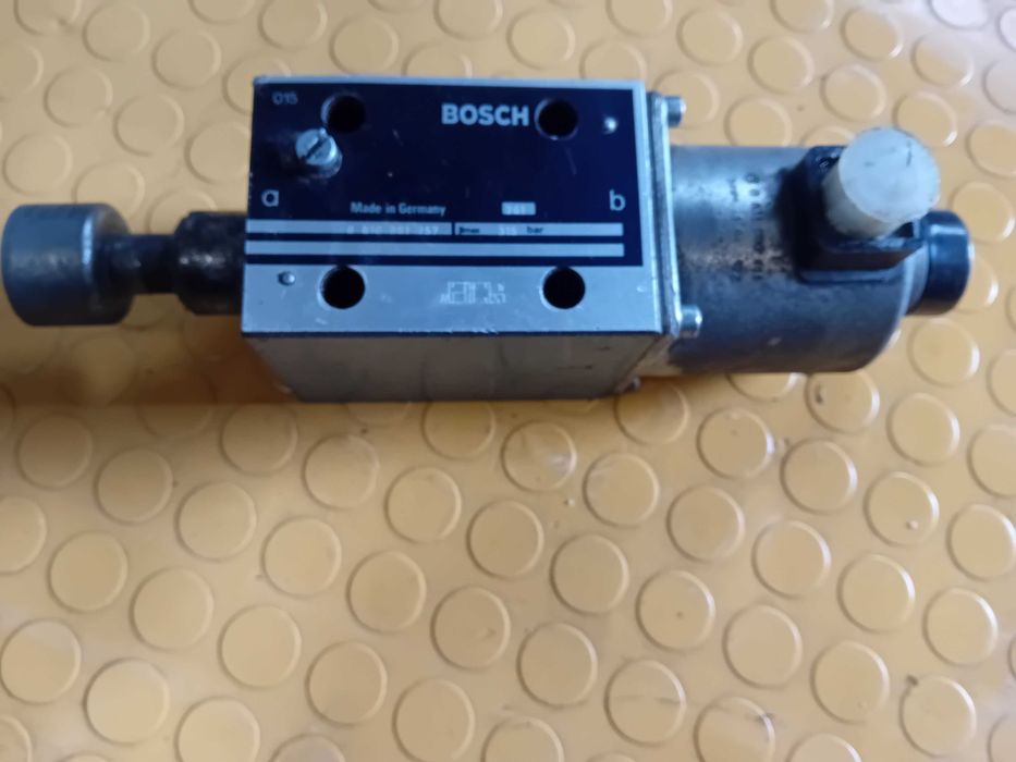 Eletrovalvula Bosch 0 810 001 257.