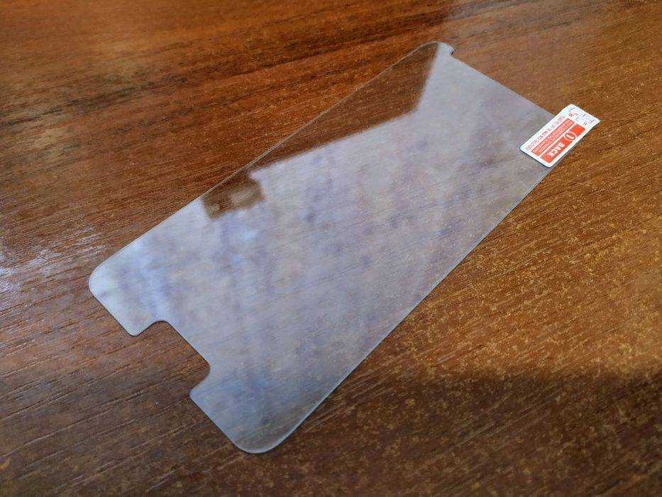 Продаю стекло на Samsung S7 хорошего качества.