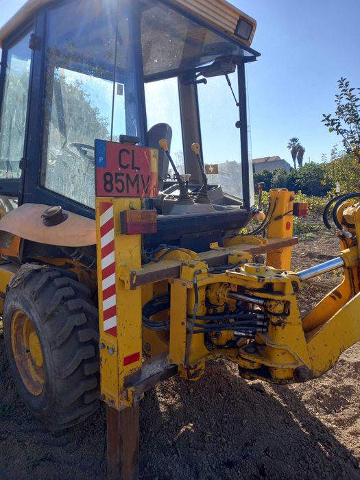 Maquina JCB 2CX Ano 2000