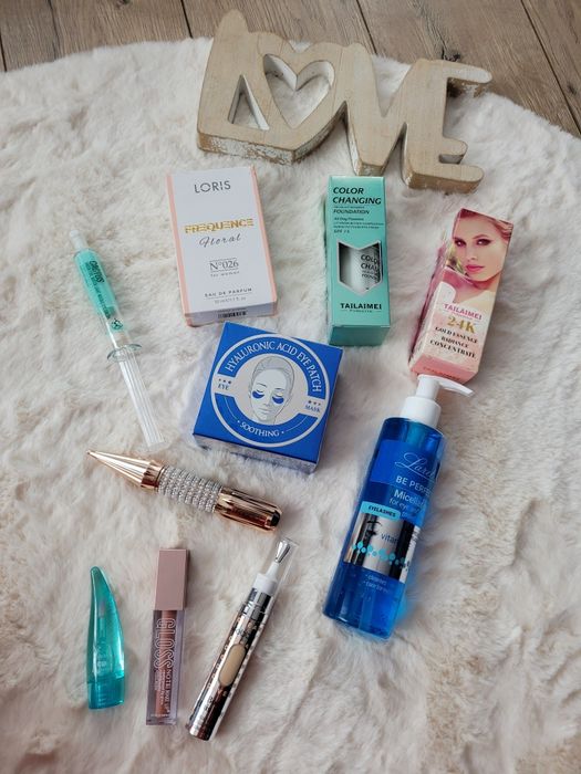 Zestaw kosmetyków perfumy magicznybpodklad płatki podnoczy błyszczyki